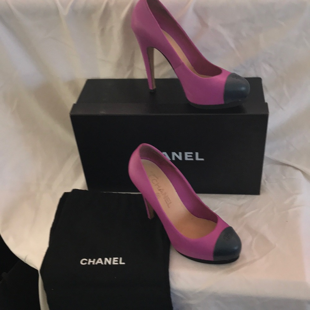 Chanel two tone pumps 411/2 Hee’s